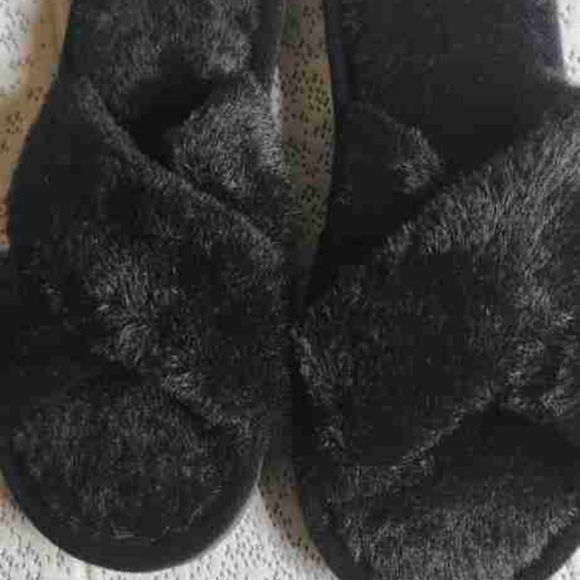 Cozy Black Faux Fur Women's Slippers Size 9-9.5 (40-41)
Mtp(18) - Picture 2 of 8
